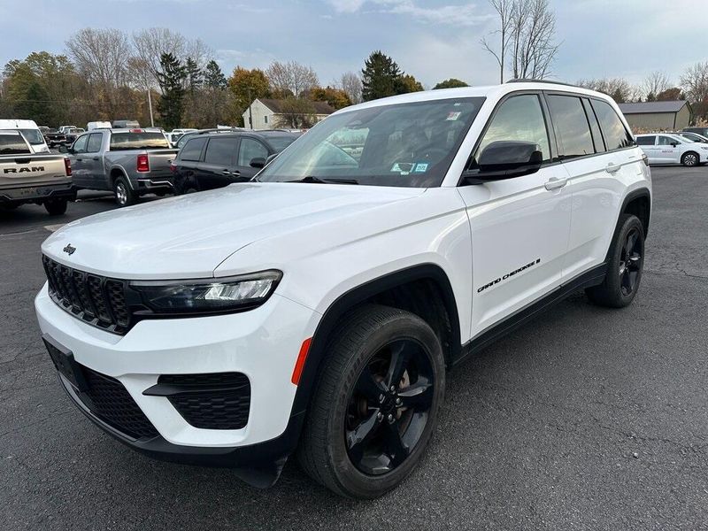 2023 Jeep Grand Cherokee AltitudeImage 10