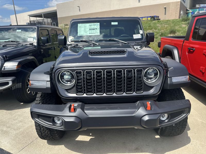 2025 Jeep Gladiator Mojave 4x4Image 2