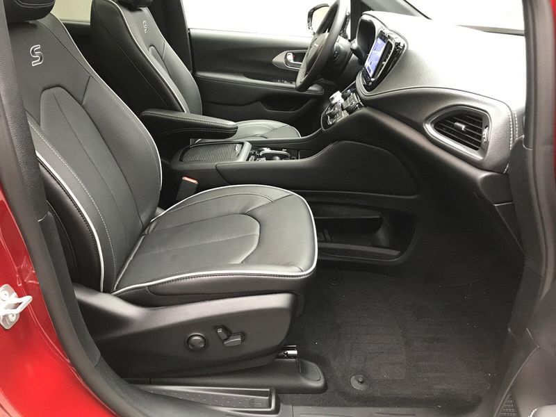 2025 Chrysler Pacifica Limited AwdImage 14