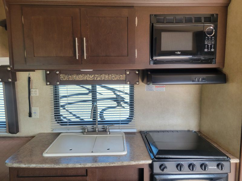 Used 2015 FOREST RIVER STEALTH 1913 Image 13