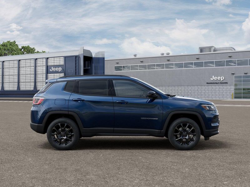 New 2026 Jeep Compass Latitude Altitude 4x4Image 12