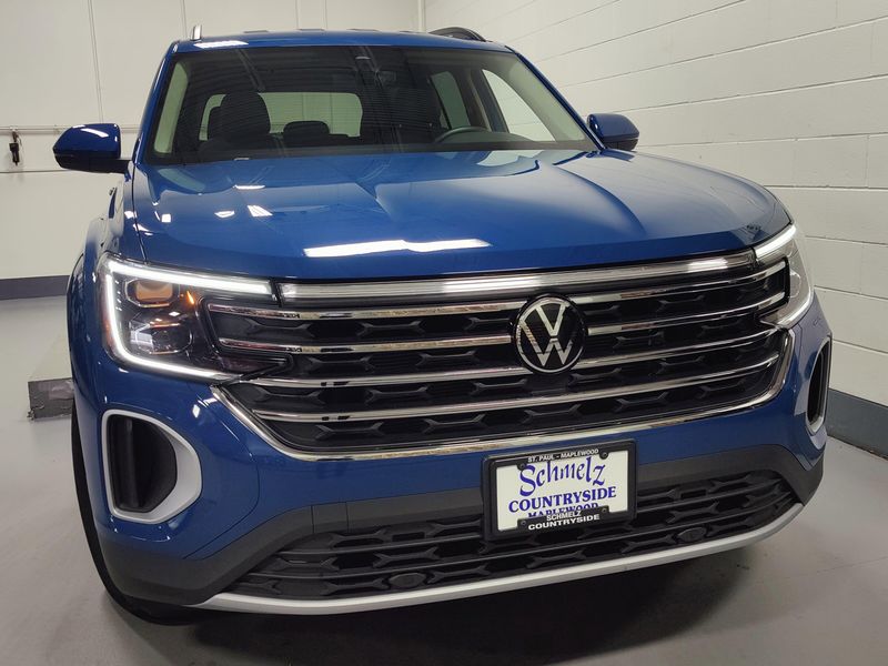 Used 2025 Volkswagen Atlas SE 4-Motion AWDImage 2