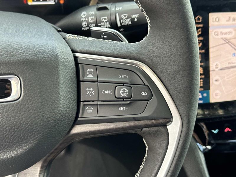 New 2026 Jeep Grand Cherokee Laredo Altitude 4x4