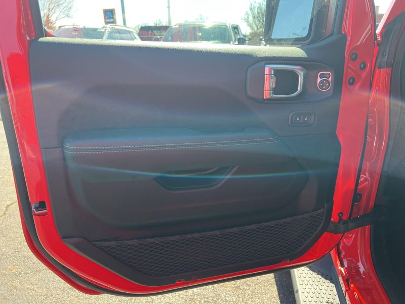 New 2026 Jeep Wrangler 4-door SaharaImage 15