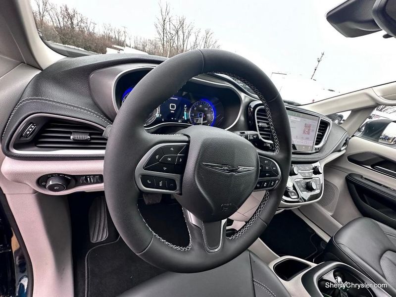 2023 Chrysler Pacifica Touring LImage 20