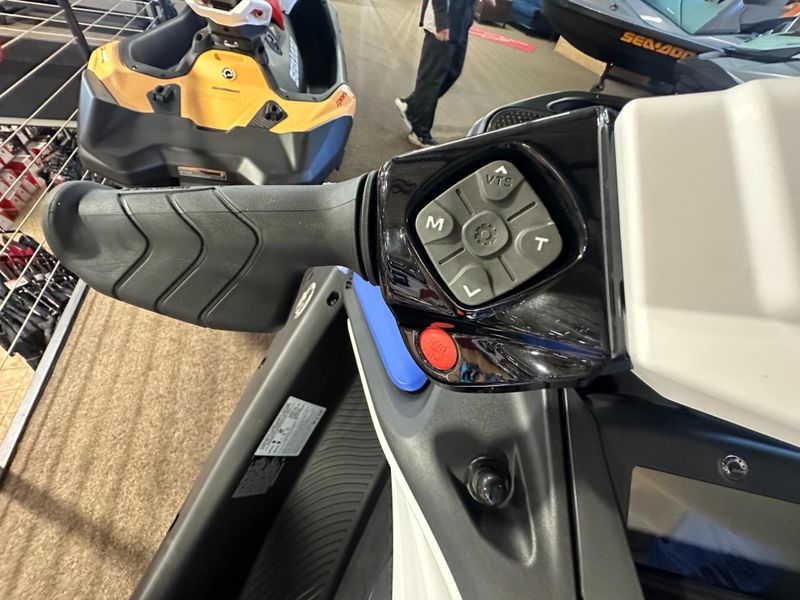 New 2024 Sea-Doo SPARK FOR 2 90 (SOUND SYSTEM) Image 17