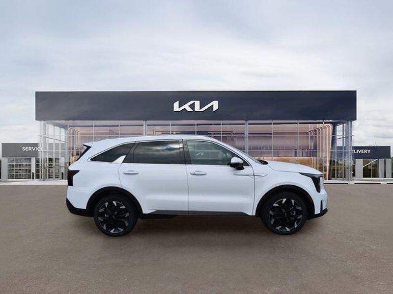 New 2026 Kia Sorento SXImage 2