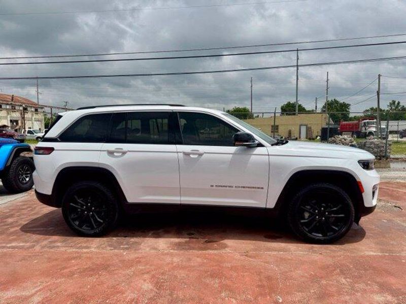Used 2022 Jeep Grand Cherokee LimitedImage 4