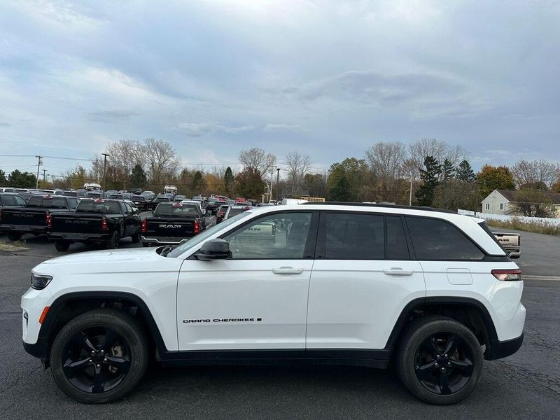 2023 Jeep Grand Cherokee AltitudeImage 9