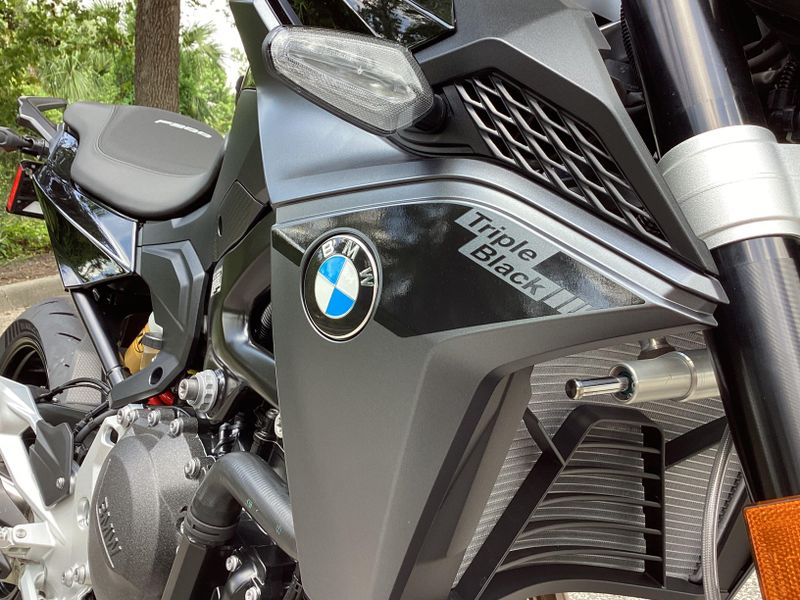 2025 BMW F 900 R 