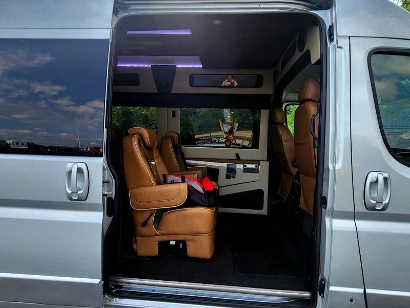 2024 RAM Promaster 2500 Slt+ Window Van High Roof 159