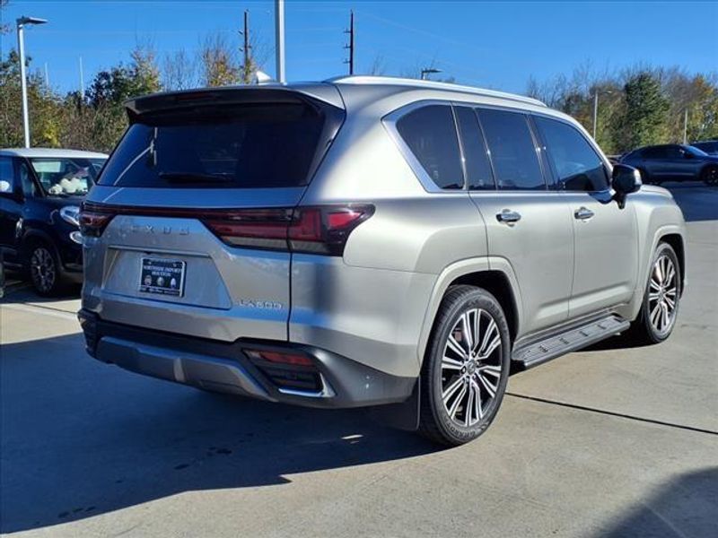 2024 Lexus LX 600 LuxuryImage 7