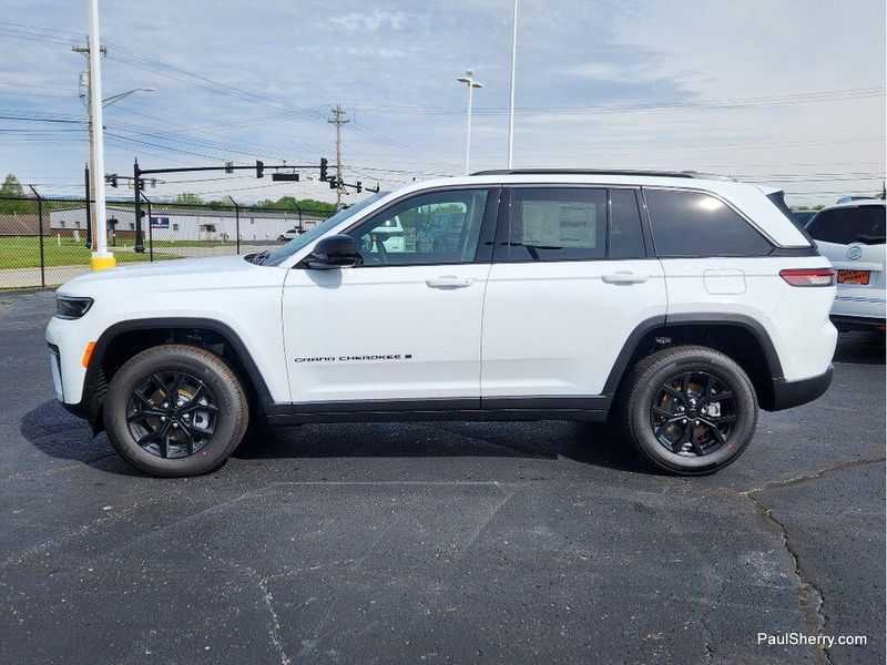 New 2026 Jeep Grand Cherokee Laredo Altitude 4x4