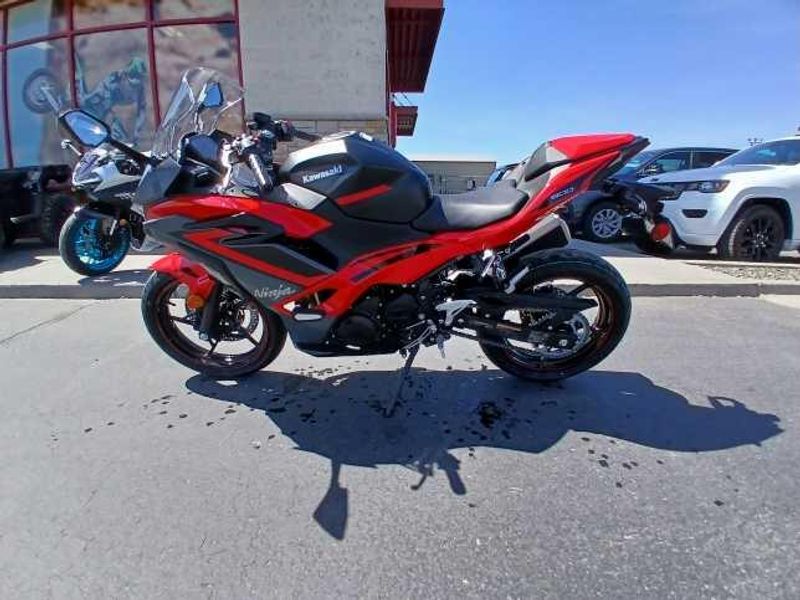 2025 Kawasaki NINJA 500 SE ABS 