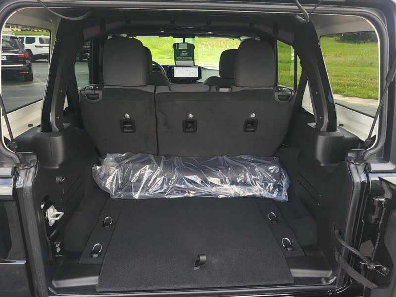 2025 Jeep Wrangler 4-door SportImage 8