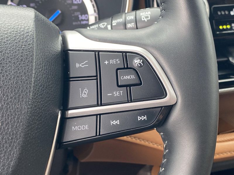 2022 Toyota Highlander PlatinumImage 28