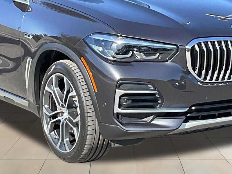 2023 BMW X5 xDrive45eImage 11