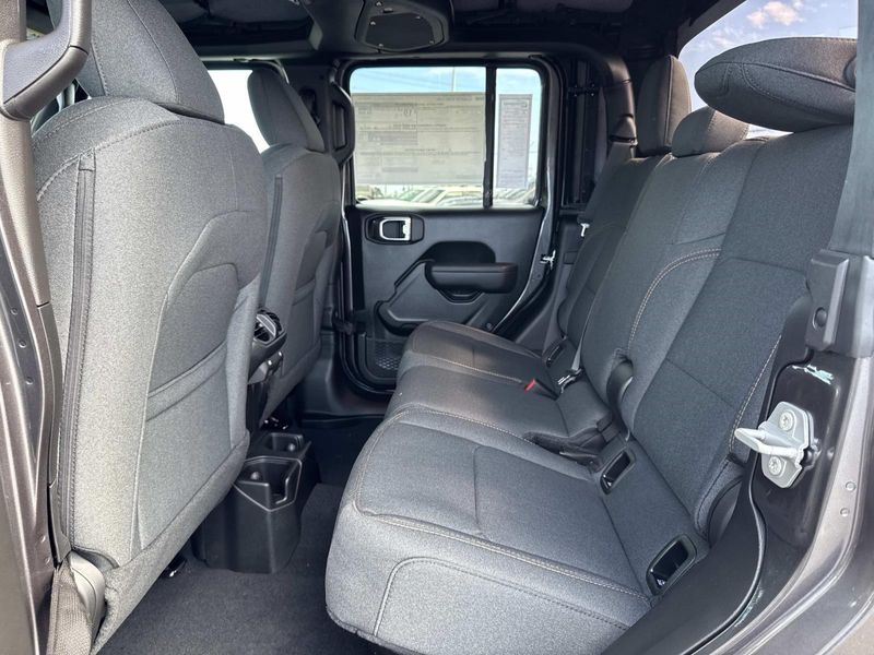 New 2026 Jeep Gladiator Sport S 4x4