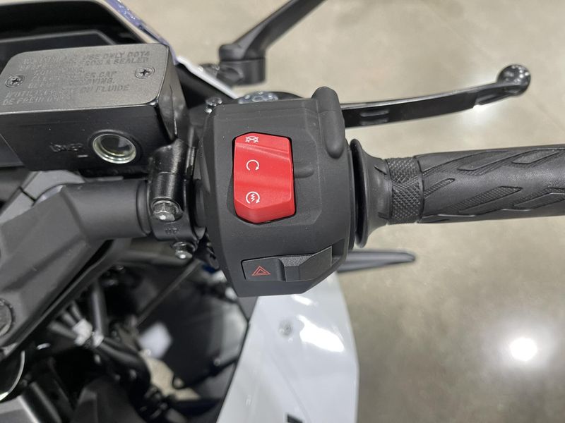 New 2026 Suzuki GSX-8R Image 25