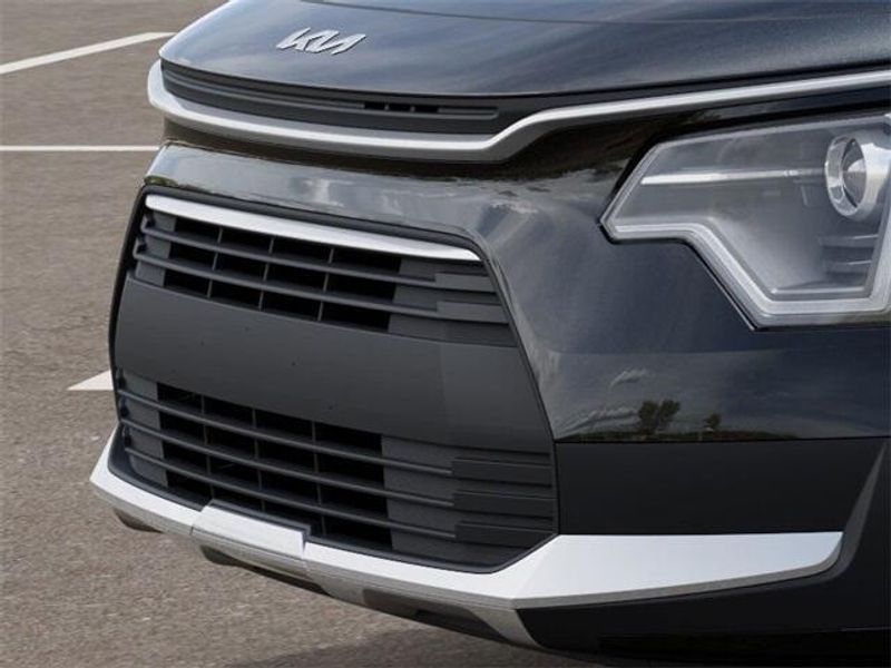 2025 Kia Niro LXImage 12