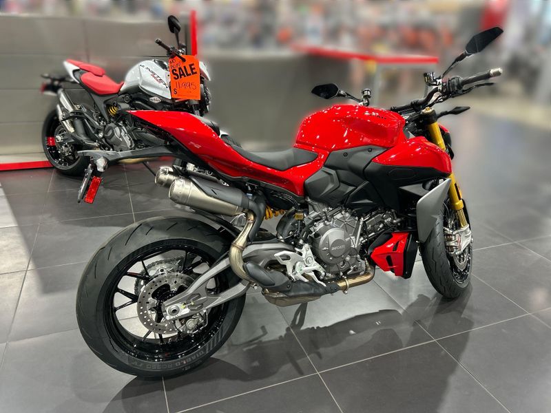New 2025 Ducati PANIGALE V2 S 896 Image 13