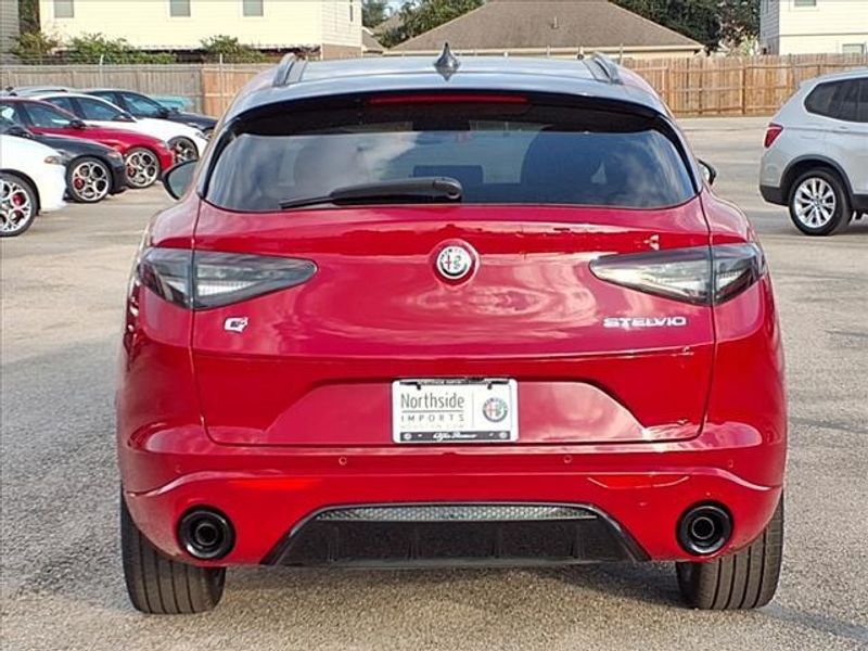 2025 Alfa Romeo Stelvio Image 8