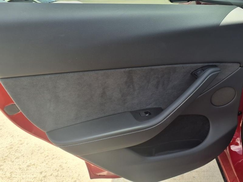 2023 Tesla Model Y Long RangeImage 12