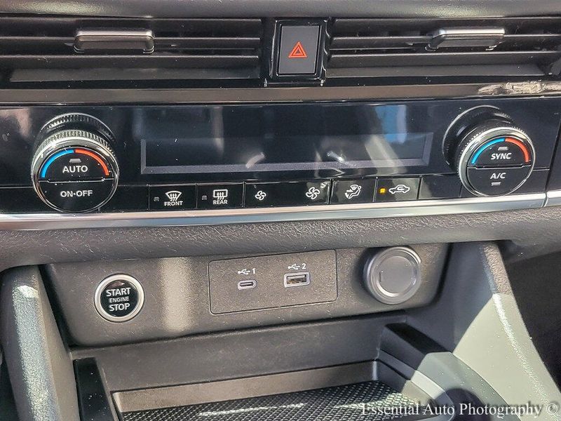 2021 Nissan Rogue SV photo 14