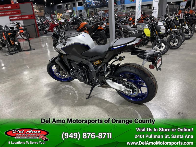 2025 Yamaha MT-09 SP Image 16