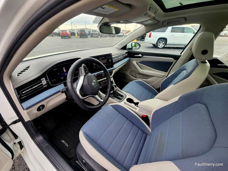 Used 2025 Volkswagen Jetta SE
