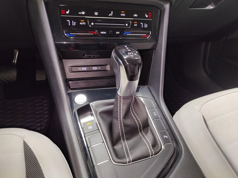 Used 2025 Volkswagen Taos SEImage 14