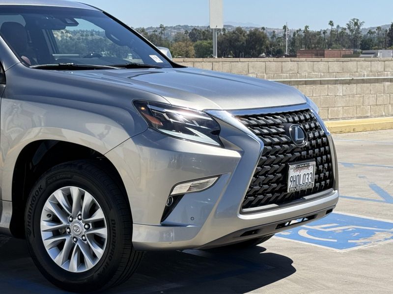 Used 2023 Lexus GX 460 PremiumImage 3