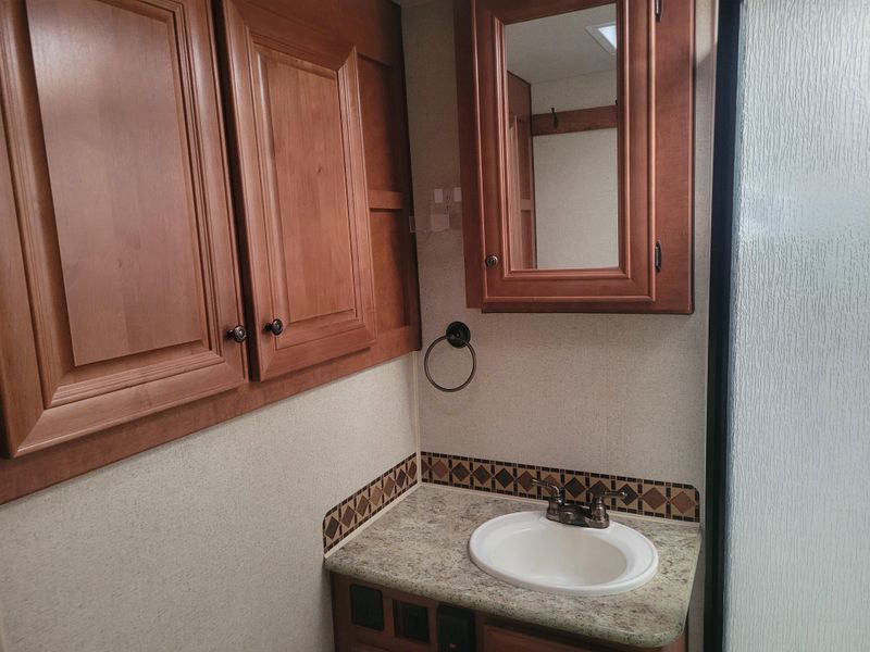 Used 2016 NORTHWOOD MFG ARCTIC FOX 28F Image 22