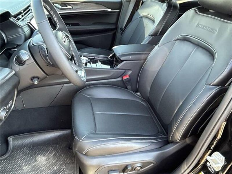 New 2024 Jeep Grand Cherokee L Overland 4x4Image 20