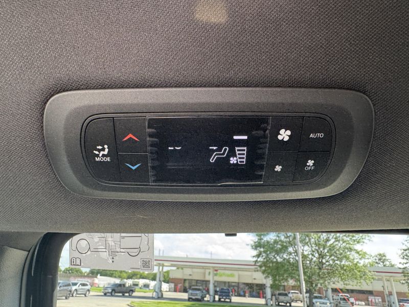 New 2025 Chrysler Pacifica SelectImage 14