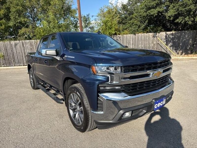 2021 Chevrolet Silverado 1500 LT photo 3
