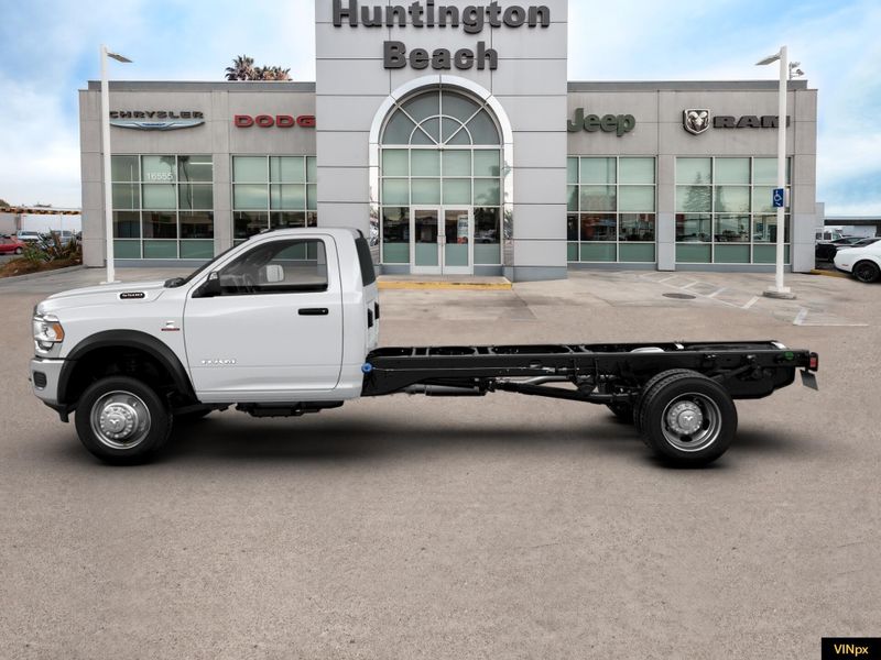 2022 RAM 5500 Chassis Tradesman Regular Cab Belco BodyImage 3
