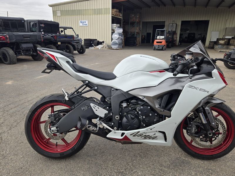 USED 2025 KAWASAKI NINJA ZX-6R BASE Image 2
