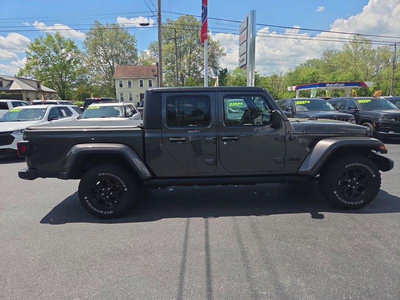 2022 Jeep Gladiator Willys photo 2