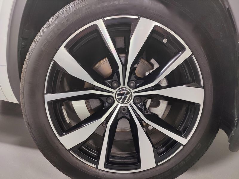 2025 Volkswagen Atlas Cross Sport SEL Premium R-Line photo 24