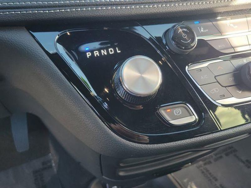 New 2023 Chrysler Pacifica Plug-in Hybrid Touring L