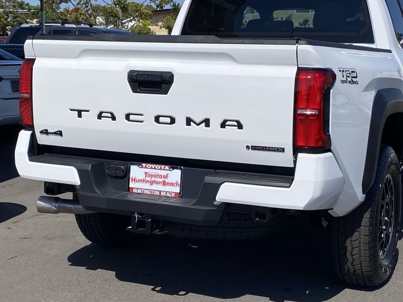 2025 Toyota Tacoma TRD Off Road HybridImage 3