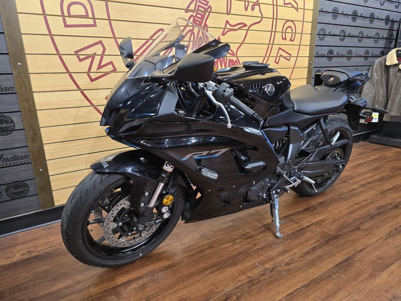 Used 2022 Yamaha YZF R7 Image 3
