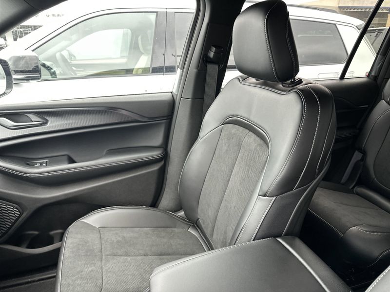 New 2025 Jeep Grand Cherokee L Altitude X 4x4Image 26