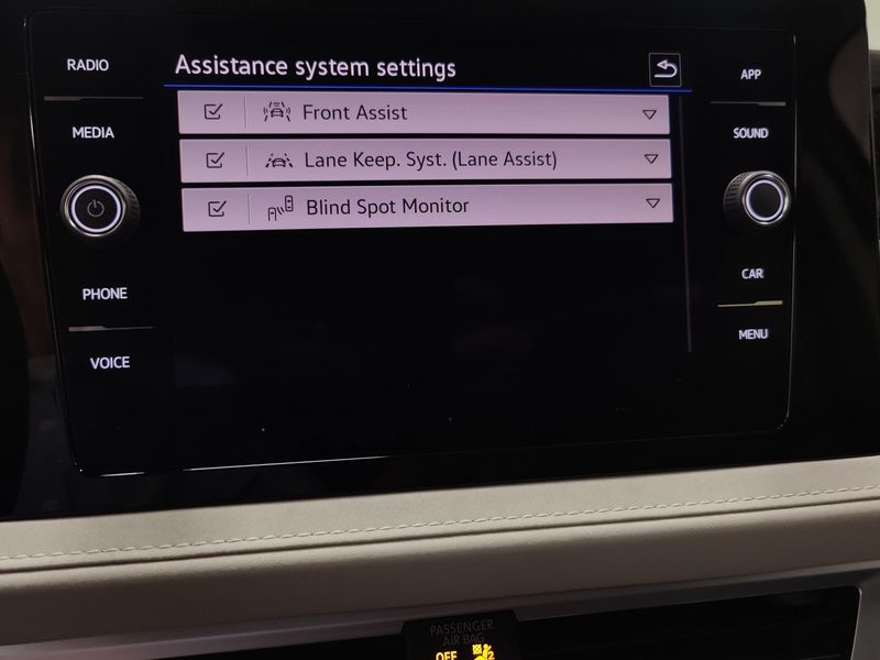 Used 2025 Volkswagen Taos SE AWD w/SunroofImage 8