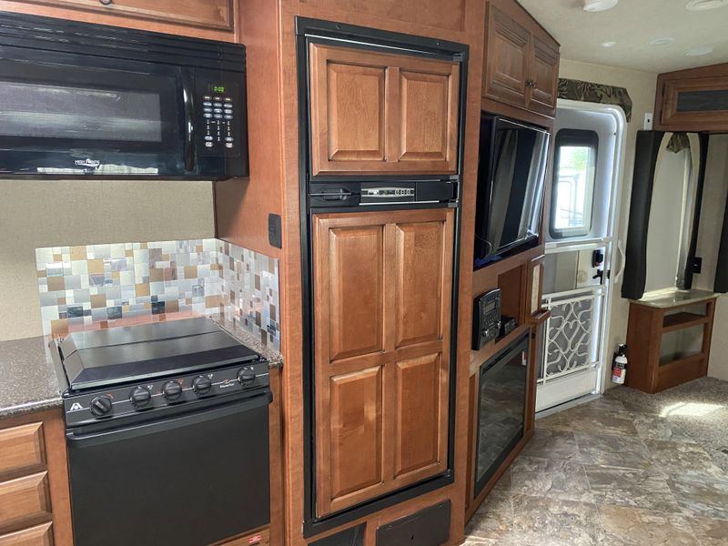 2016 NORTHWOOD ARCTIC FOX 32-A Image 14