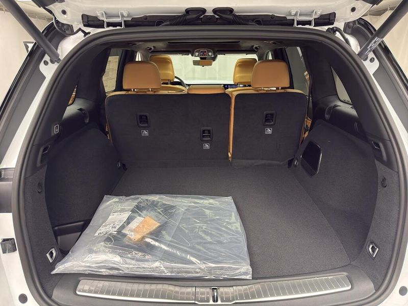 New 2026 Jeep Grand Cherokee Summit 4x4Image 15