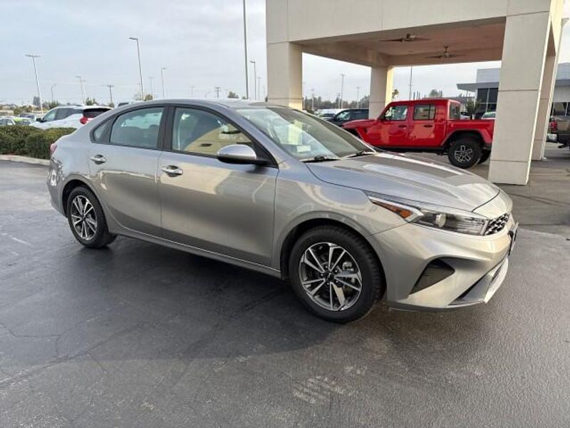 2024 Kia Forte LXS photo 2