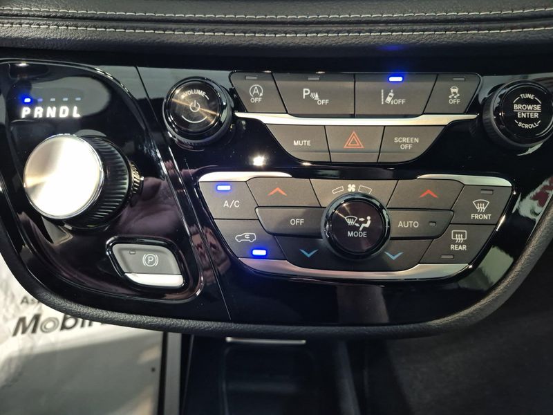 New 2025 Chrysler Pacifica SelectImage 30