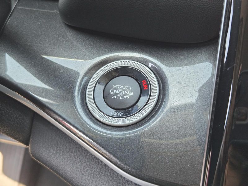 Used 2023 Jeep Grand Cherokee L Laredo 4x2
